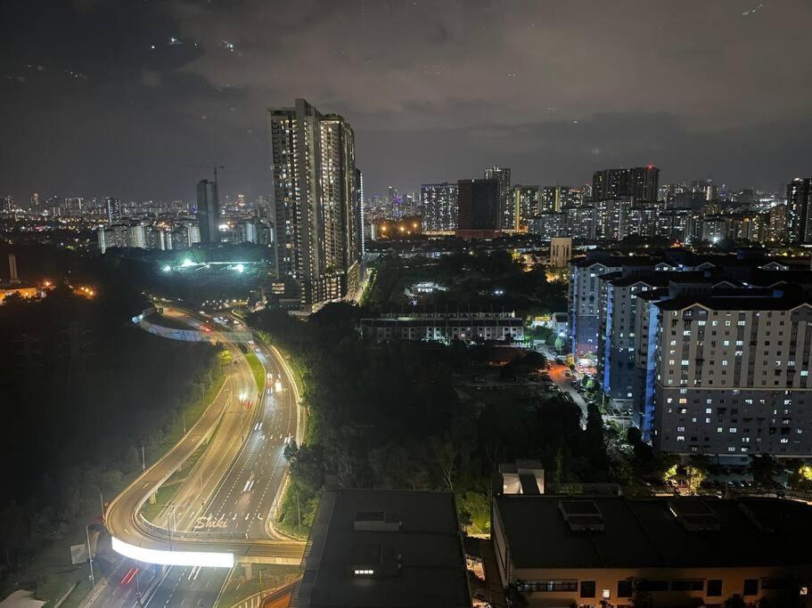 Pangsapuri Revo Aurora Pavilion Bukit Jalil Freecarpark *